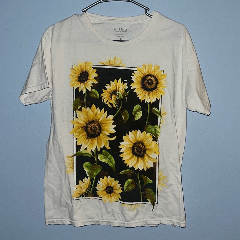Men’s Small Graphic Flower Tee Shirt white cut & paste